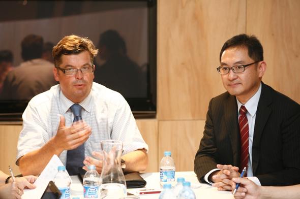 �󣺴󱱚WͨӍCEO Mogens Elsberg���ң��󱱚WͨӍ�Ї��^(q��)����(j��ng)����پ